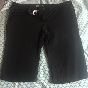 Black khaki Bermuda shorts